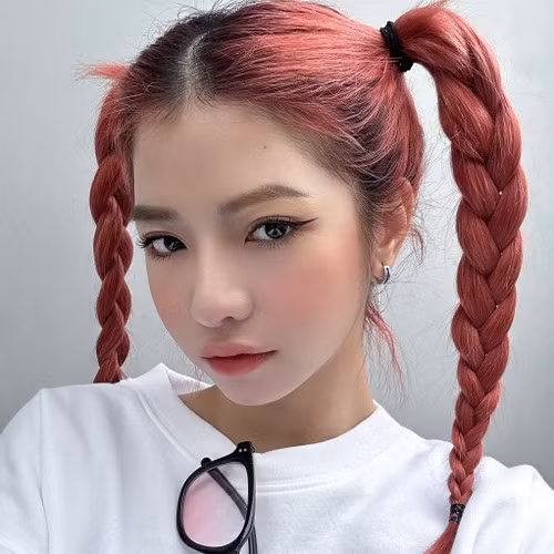 Vừa sở hữu sắc vóc chuẩn chỉnh, vừa có vũ đạo tốt, CiiN từng được cộng đồng mạng ưu ái gọi với danh xưng "Lisa phiên bản Việt".