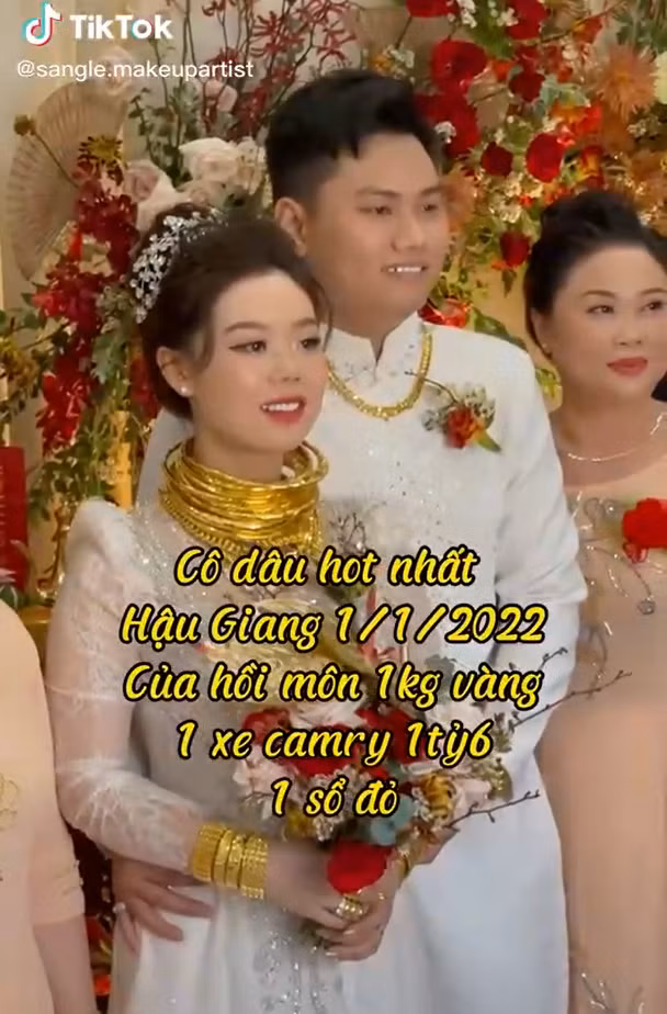 Ngay dau nam lai them dam cuoi ngap mui tien lam netizen phat them