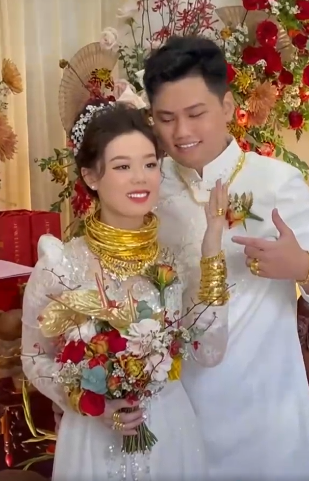 Mới đây, tài khoản S.L lại gây sốt khi đăng tải một siêu đám cưới gây sốt ngày đầu năm. Dân mạng nô nức vào xuýt xoa ngưỡng mộ.