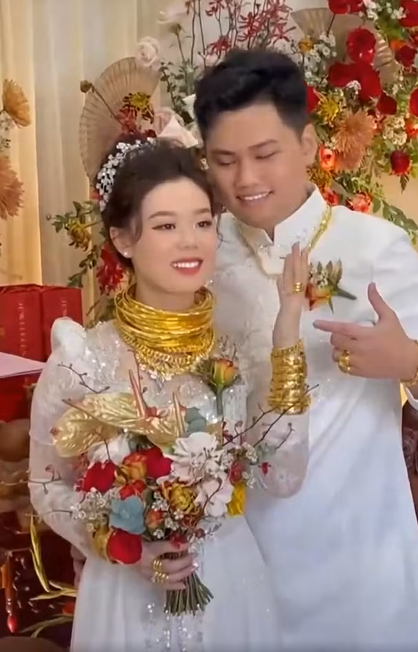 Mới đây, tài khoản S.L lại gây sốt khi đăng tải một siêu đám cưới gây sốt ngày đầu năm. Dân mạng nô nức vào xuýt xoa ngưỡng mộ.