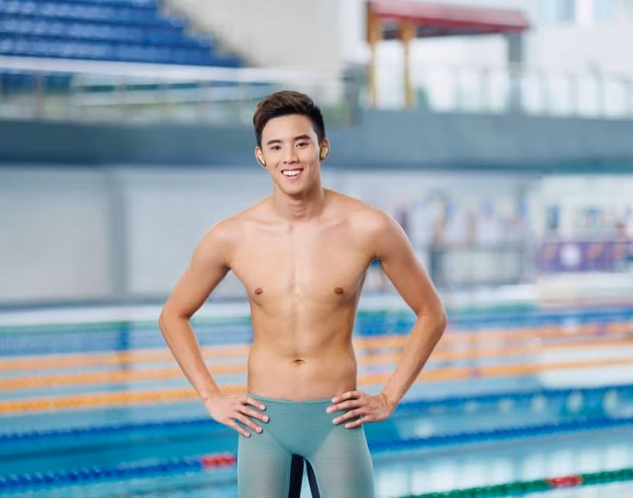 Bên cạnh công việc tập luyện chăm chỉ và tham gia các giải đấu trong nước lẫn quốc tế, Welson Sim còn là gương mặt đại diện ưa thích cho một số nhãn hàng lớn tại Malaysia.