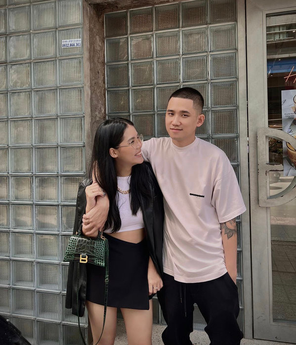 Bên cạnh việc kiếm tiền bằng việc sáng tạo nội dung, nhận quảng cáo, vợ chồng Trox và Lacci còn khiến nhiều người bất ngờ khi là chủ nhân của chuỗi nhà hàng ở Nga. Vậy nên, dù sinh sống và làm việc tại Việt Nam nhưng cả hai vẫn lựa chọn cách quản lý nhà hàng từ xa.