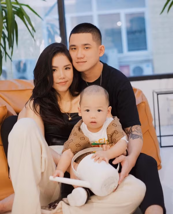 Dù hạnh phúc và có một quãng thời gian dài bên nhau là vậy nhưng ít ai biết rằng, chuyện tình cảm của Trox và Lacci từng không nhận được sự ủng hộ của gia đình. Thế nhưng, khi nhìn được sự trân trọng và yêu thương của đôi trẻ, 2 bên gia đình cuối cùng cũng dần chấp nhận.