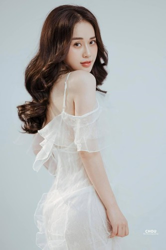 Vẻ đẹp mềm mại và nóng bỏng của Ngô Mai Phương khiến bạn bè và người hâm mộ cô phải tấm tắc bình luận: "Ôi xồi ôi, sao em tôi đẹp không tì vết thế này", "Nữ thần quá em mình ơi", "Vừa được dáng vừa được mặt xinh ý.Mê lắm", "Sao đến tận bây giờ em mới dũng cảm để mọi người trầm trồ thế này", "Người này không đi thi hoa hậu thì thật là phí phạm!"...