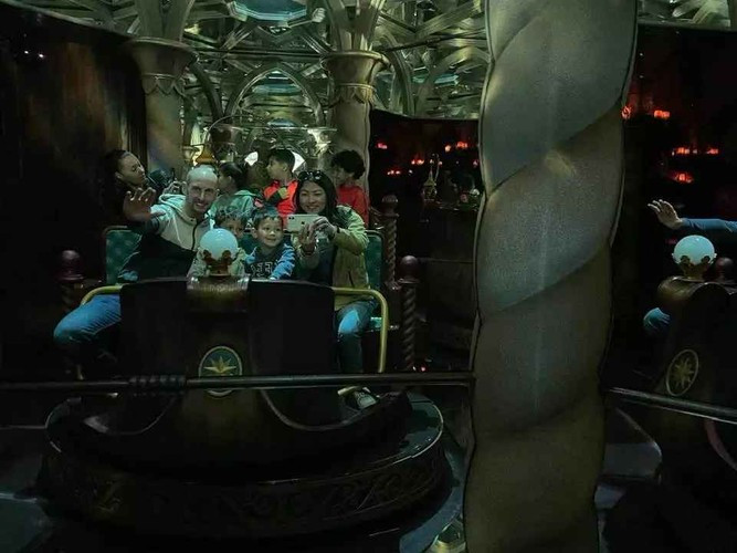 Đặc biệt, khi biết Mai tìm được tình yêu mới, chồng cũ cũng đã nhắn tin chúc phúc. Dù không còn chung đường nhưng họ vẫn là bạn tốt, cùng nhau nuôi dạy 2 con trai chung.