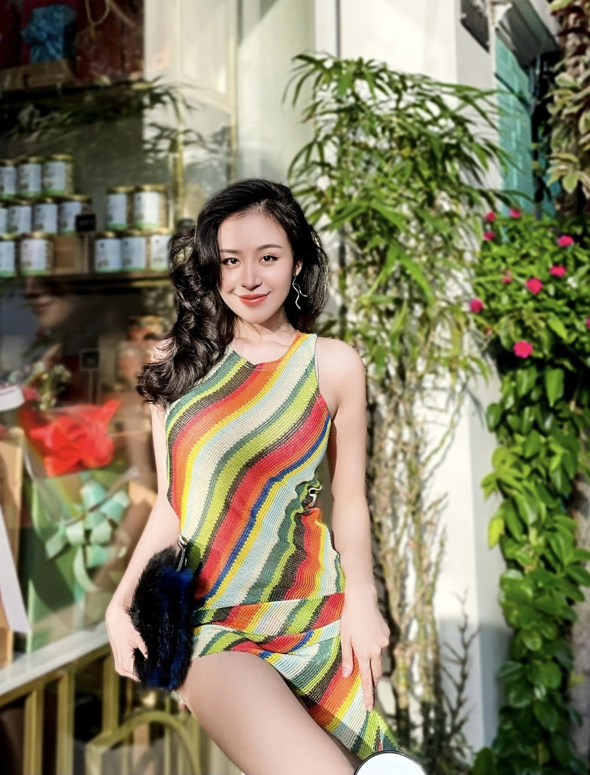 Lĩnh vực hoạt động chính của Bà Tưng Huyền Anh là kinh doanh. Cô cũng xác nhận chuyện độc thân.