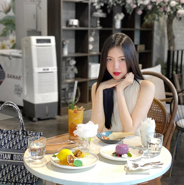 Một cái tên khác trong làng úp mở gương mặt thật của bạn trai chính là Vũ Ngọc Châm.