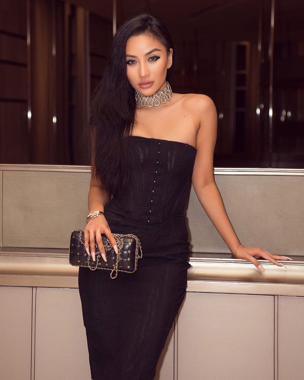 Hot girl Meo Meo cũng nổi tiếng với khả năng giấu mặt chồng của mình. Sau những biến cố trong chuyện tình cảm, cô nàng đã tái hôn lần 2 với một anh chàng Việt kiều giấu mặt tại Canada.