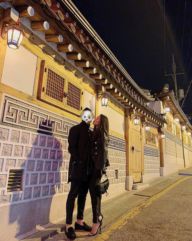 Hồi mới bắt đầu, Meo Meo luôn dành cho người tình giấu mặt những lời có cánh nhưng tuyệt đối không tiết lộ diện mạo của chồng.