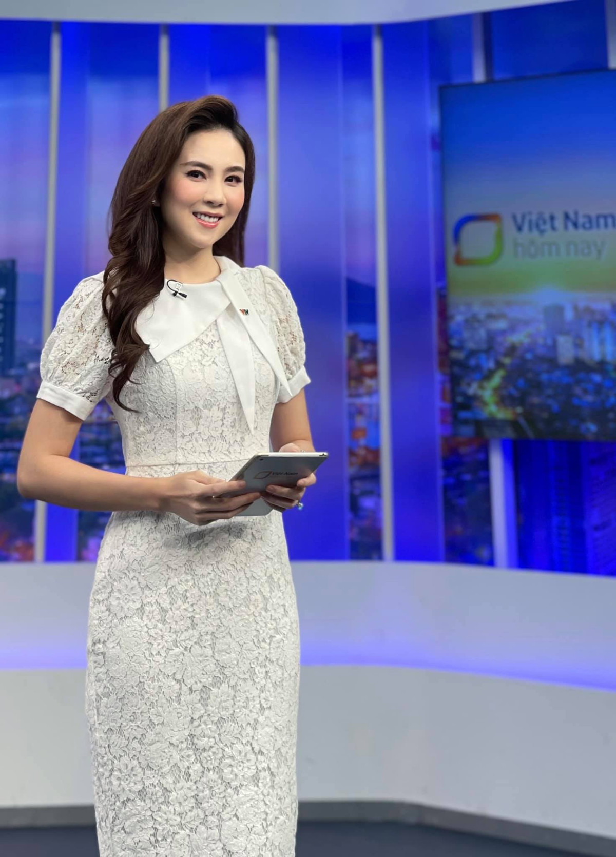 Trước khi trở thành thành viên của VTV, BTV Mai Ngọc từng nổi tiếng khi mới 14 tuổi cô nàng đã nhiều lần xuất hiện trên mặt báo với vai trò người mẫu ảnh cho Hoa Học Trò và 2! ngày xưa.