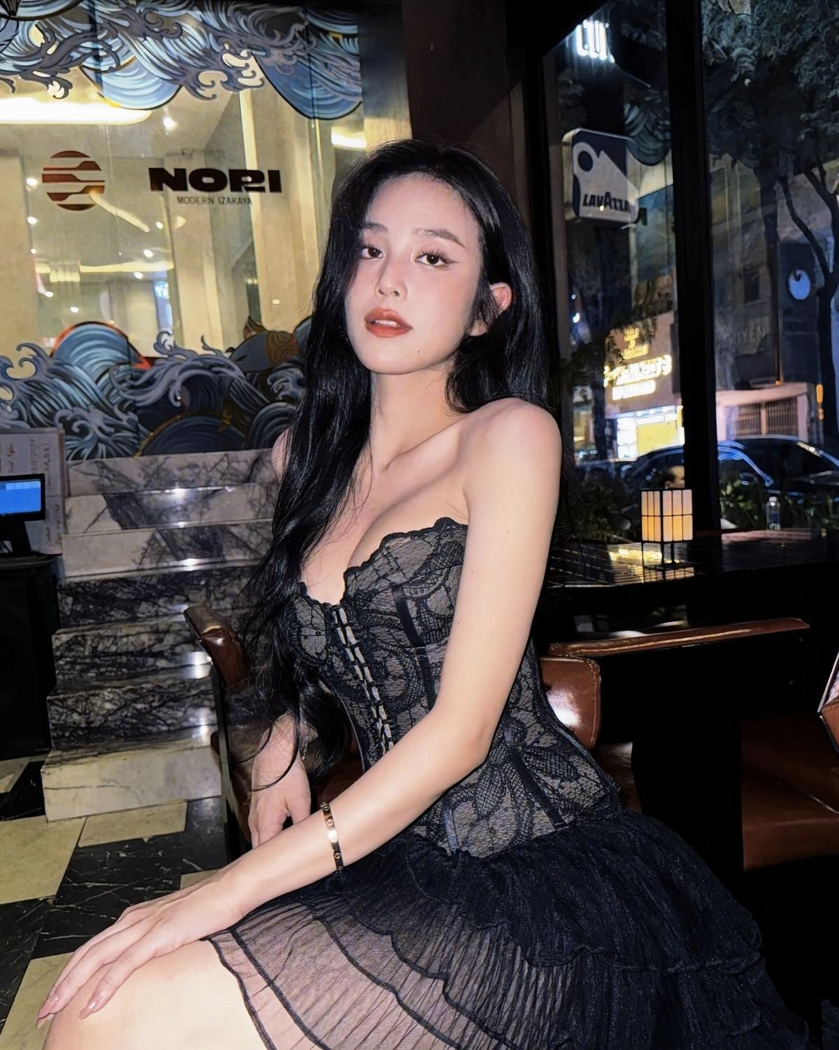 Trước đó trên trang cá nhân, loạt ảnh diện đồ gợi cảm, check-in sang chảnh của Trúc Phương được khui ra. Có thể thấy, hot girl không ngại diện đồ táo bạo.