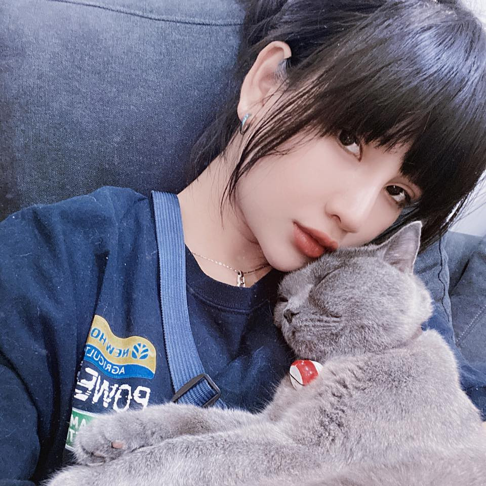 Trên trang cá nhân, cô dâu Đồng Tháp khoe nhiều bức ảnh với góc nghiêng thần thành mà ai ngắm cũng phải khen rần rần.