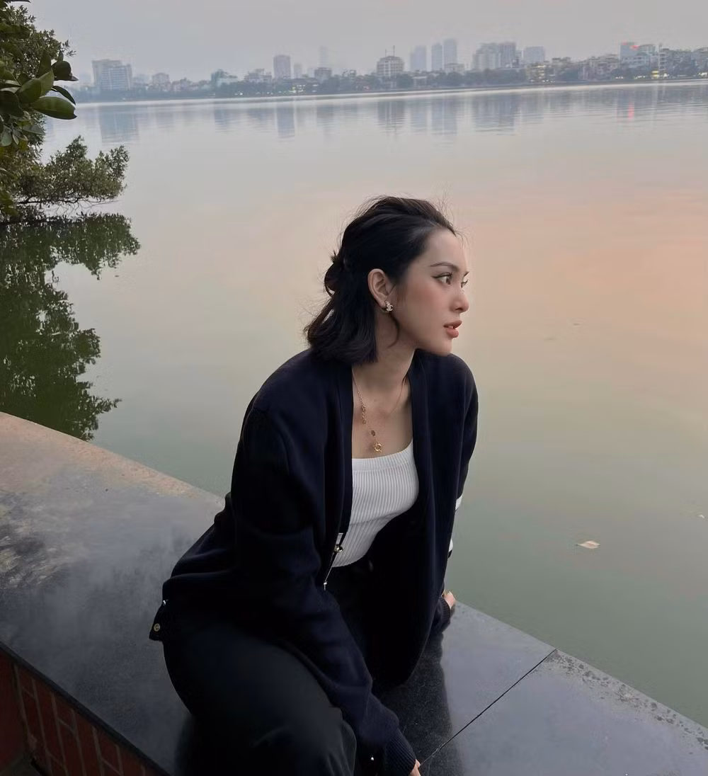 Thời điểm đó, Quỳnh Lương cao 1m67 nhưng chỉ nặng 37kg và phải tìm đến bác sĩ để chữa bệnh. Gái xinh này cũng chọn ra đi khỏi gia đình chồng để bắt đầu cuộc sống mới, tự nuôi con trai.