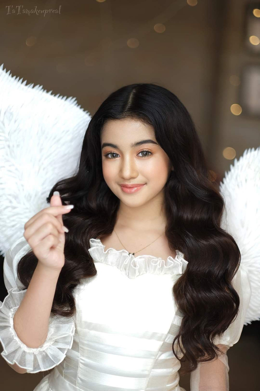 Năm lên 3 tuổi, Jenna cùng bố mẹ rời Paris về Campuchia sinh sống.