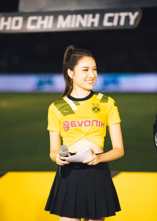 Huyền hy vọng có thể đóng góp một chút cho dự án này. Cùng với chương trình, tôi muốn lan toả nguồn năng lượng và tinh thần tích cực đến với cộng đồng, cùng nhau vượt qua khó khăn", hot girl xinh đẹp cho biết thêm.