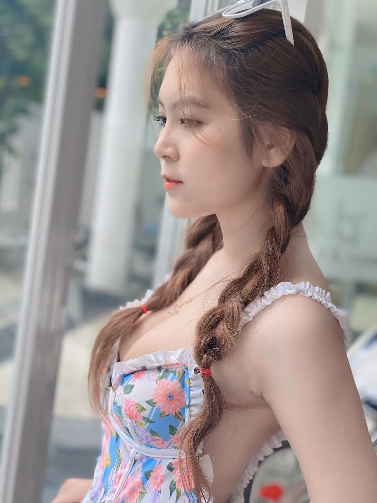 Nam Trân hiện tại không theo nghề giảng dạy nhưng vẫn mang danh "cô giáo tiểu học gợi cảm".