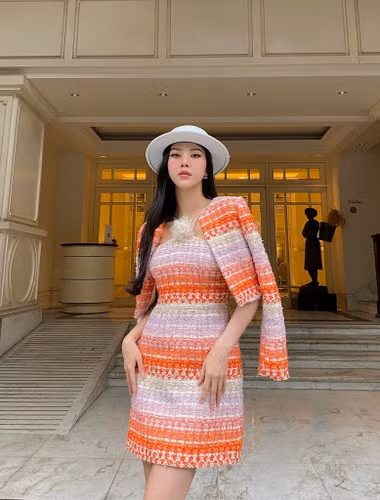 Ngọc Châm cho biết từ tháng thứ 5 thai kỳ đã bôi kem mờ sẹo giảm rạn da, sang tháng thứ 6 mỹ nhân sử dụng kem đặc trị. Nên dù đã trải qua 2 lần sinh nở cô vẫn giữ được vùng da săn chắc, gọn gàng.