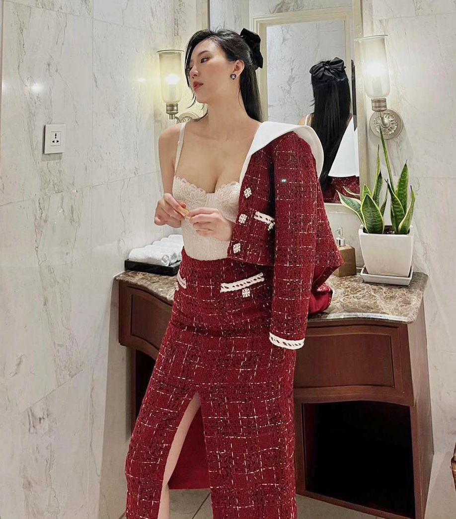 Có thể thấy, dù đã là mẹ 2 con nhưng người đẹp sinh năm 1992 này vẫn giữ được nhan sắc và vóc dáng quyến rũ.