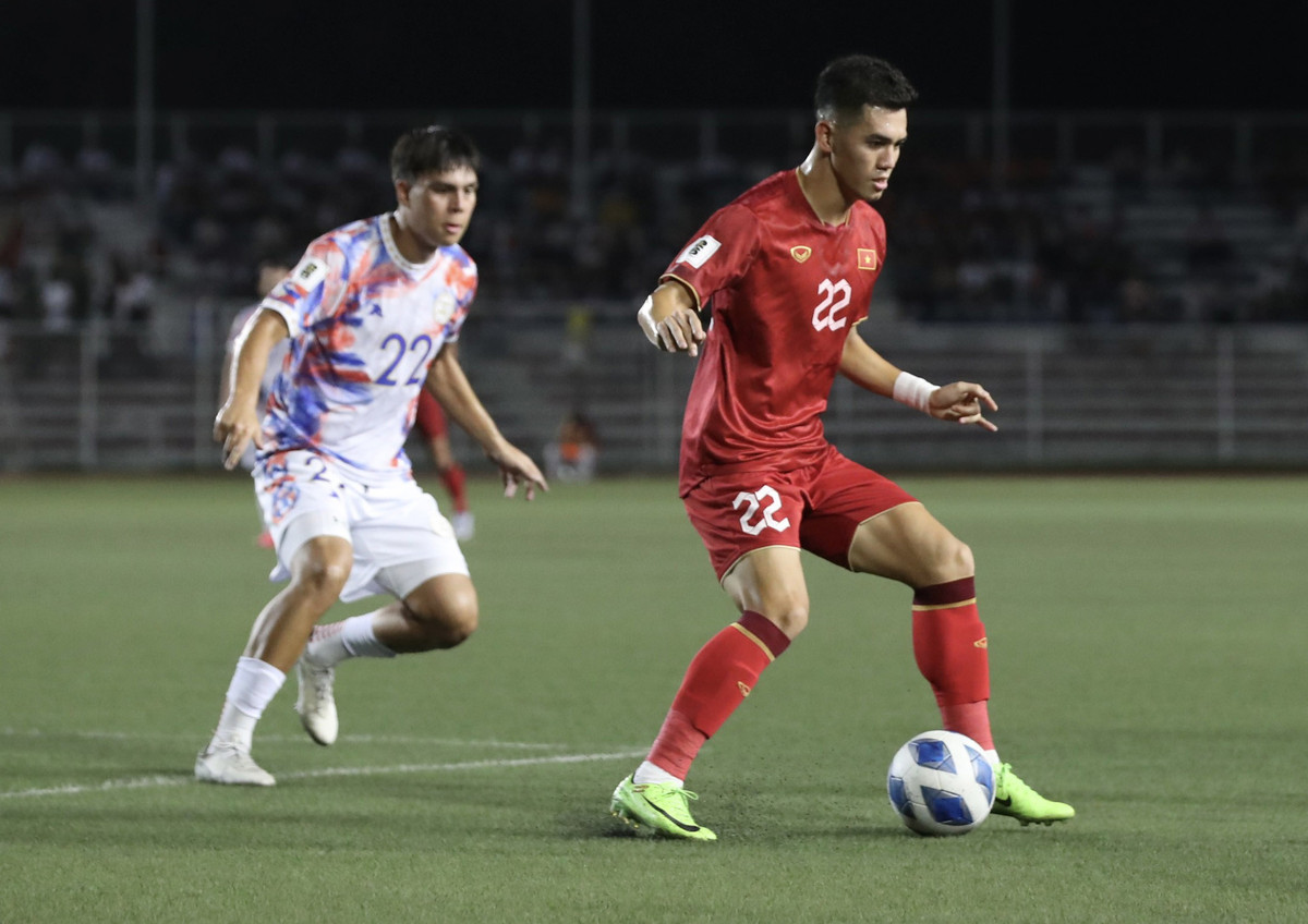 Tuyen Viet Nam thang nhe Philppines, HLV Troussier tam loai bo ap luc-Hinh-5