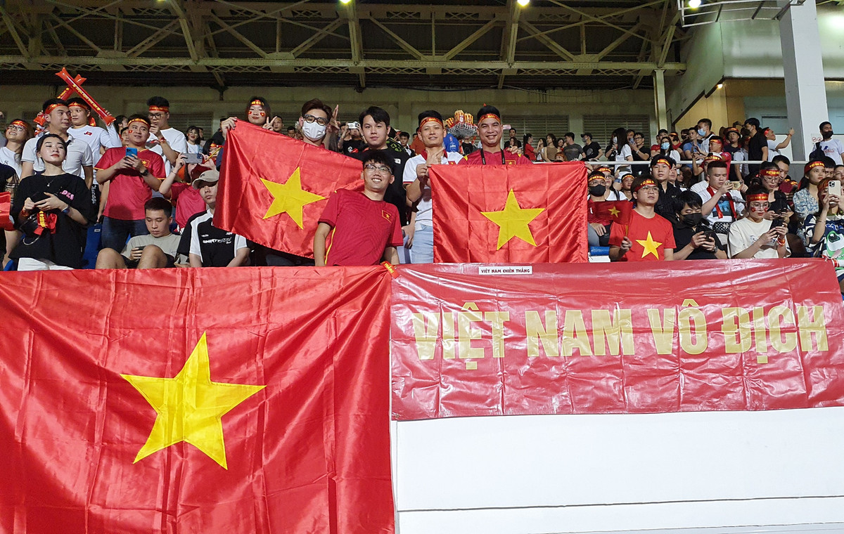 Tuyen Viet Nam thang nhe Philppines, HLV Troussier tam loai bo ap luc-Hinh-4