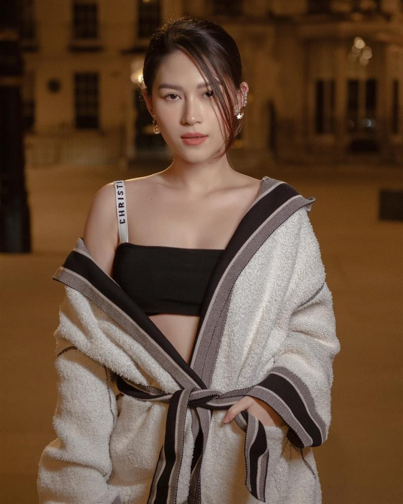 So sánh rich kid của ngày ấy - bây giờ phải nói cô nàng đã có một cuộc cách mạng nhan sắc đáng nể.