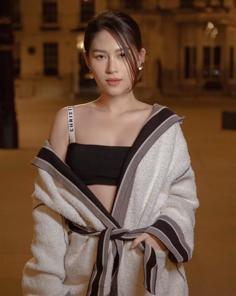 So sánh rich kid của ngày ấy - bây giờ phải nói cô nàng đã có một cuộc cách mạng nhan sắc đáng nể.