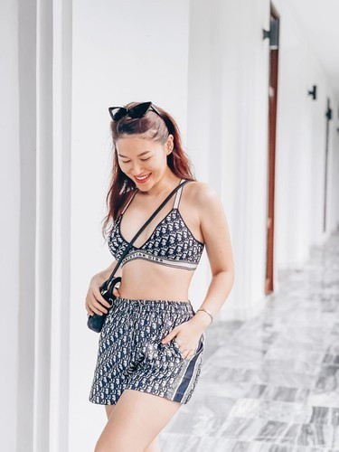 Cô nàng từng gây sốt khi khoe bức ảnh chiếc quần đùi lên tới mấy chục triệu đồng.