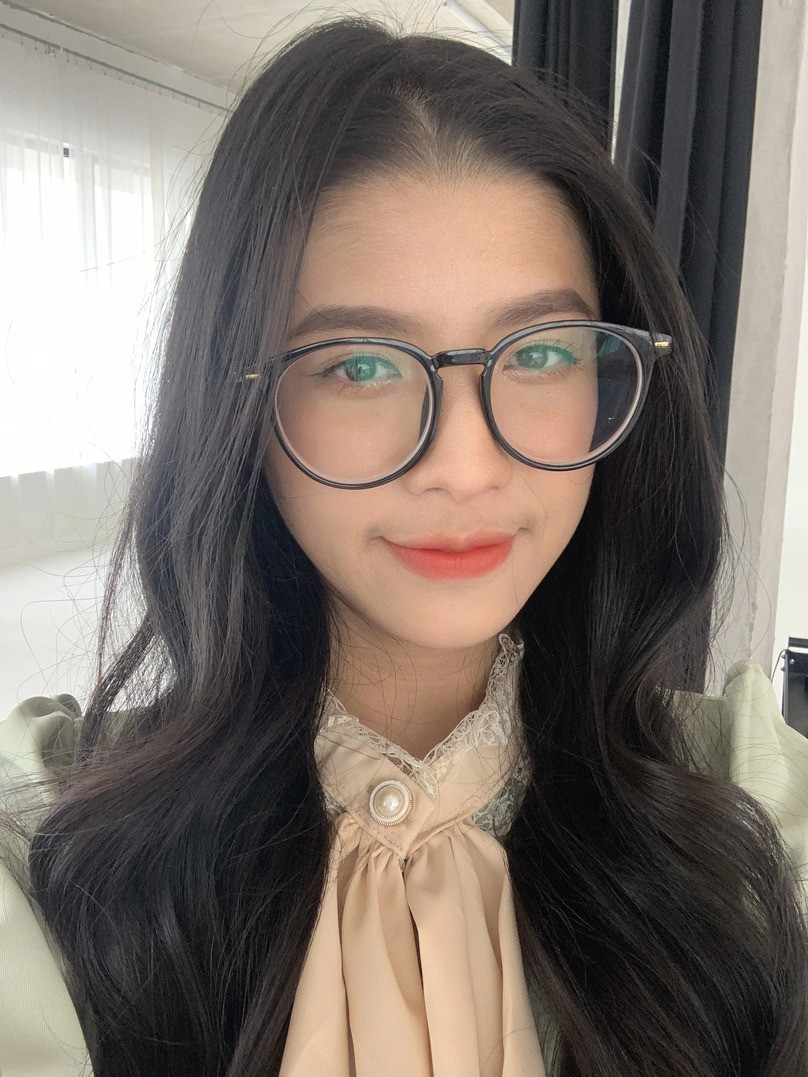 Không chỉ vậy, chính sự ngây ngô, trong sáng của Diệu đã khiến bao người phải theo dõi kênh của Vũ Hoàng Diệu.