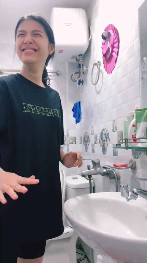 Ở thời điểm đó số tiền trên là một gia tài rất lớn, nhà khá giả còn khó có thể kiếm được huống hồ chi nhà Hoàng Diệu lúc đó rất nghèo. Cha mẹ cô đành chạy đôn chạy đáo tìm những thầy thuốc giỏi khác nhưng rồi cũng đành cam chịu số phận.