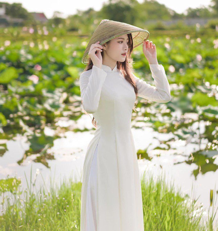 Hiện tại, Thu Hiền đang là sinh viên năm 3 ngành Giáo dục Tiểu học, Trường Sư phạm, Trường Đại học Vinh. Cô nàng hiện đang giữ chức lớp trưởng, có thành tích học tập tốt, năng nổ trong việc tham gia các hoạt động của khoa, trường và được đánh giá cao.