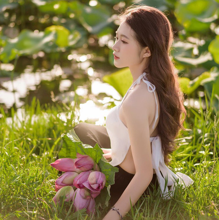 "Tôi là lớp trưởng nên giữ vai trò chủ tịch điều hành đại hội. Khi những hình ảnh của tôi trong đại hội được chia sẻ nhiều trên mạng xã hội, tôi cảm thấy rất vui, vì đó là những hình ảnh đẹp, lan tỏa nguồn năng lượng tích cực đến các bạn trẻ. Đây cũng là động lực cho tôi tiếp tục phấn đấu và rèn luyện", Thu Hiền cho hay.