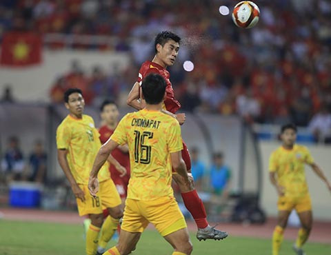 Sau chiến tích hạ U23 Thái Lan tại chung kết SEA Games 31, cầu thủ U23 Việt Nam - Nhâm Mạnh Dũng trở thành đề tài được nhiều người chú ý tới. Anh chàng này chính là chủ nhân của bàn thắng duy nhất giúp "Chiến binh sao vàng" giữ lại tấm HCV ở lại sân nhà.