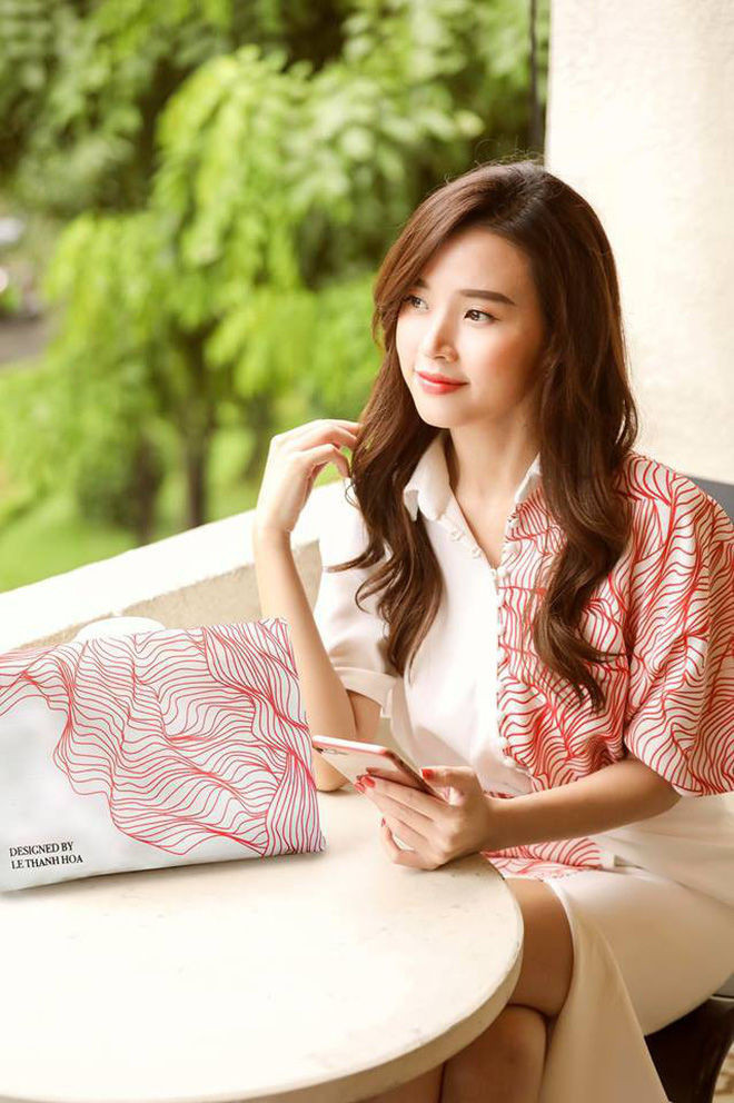 Midu tên thật là Đặng Thị Mỹ Dung, sinh năm 1989 và chính thức bước sang tuổi 31 vào năm 2020. Thế nhưng, nếu không nói, đố ai biết được rằng mỹ nữ đẹp nhất màn ảnh Việt đã nhập hội “tam tuần” như vậy.