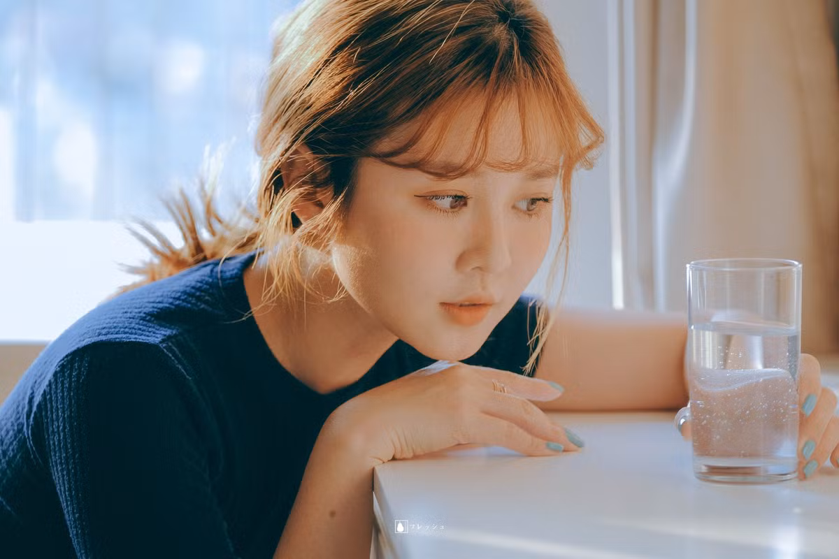 Với Ribi Sachi (Thủy Nguyễn), là hot girl Việt không còn xa lạ với CĐM đặc biệt là những người yêu mến nhóm hài FAP TV. Dù vừa chạm ngưỡng tuổi 30 nhưng nhìn cô nàng chẳng “nhỉnh” hơn nữ sinh trung học là bao.