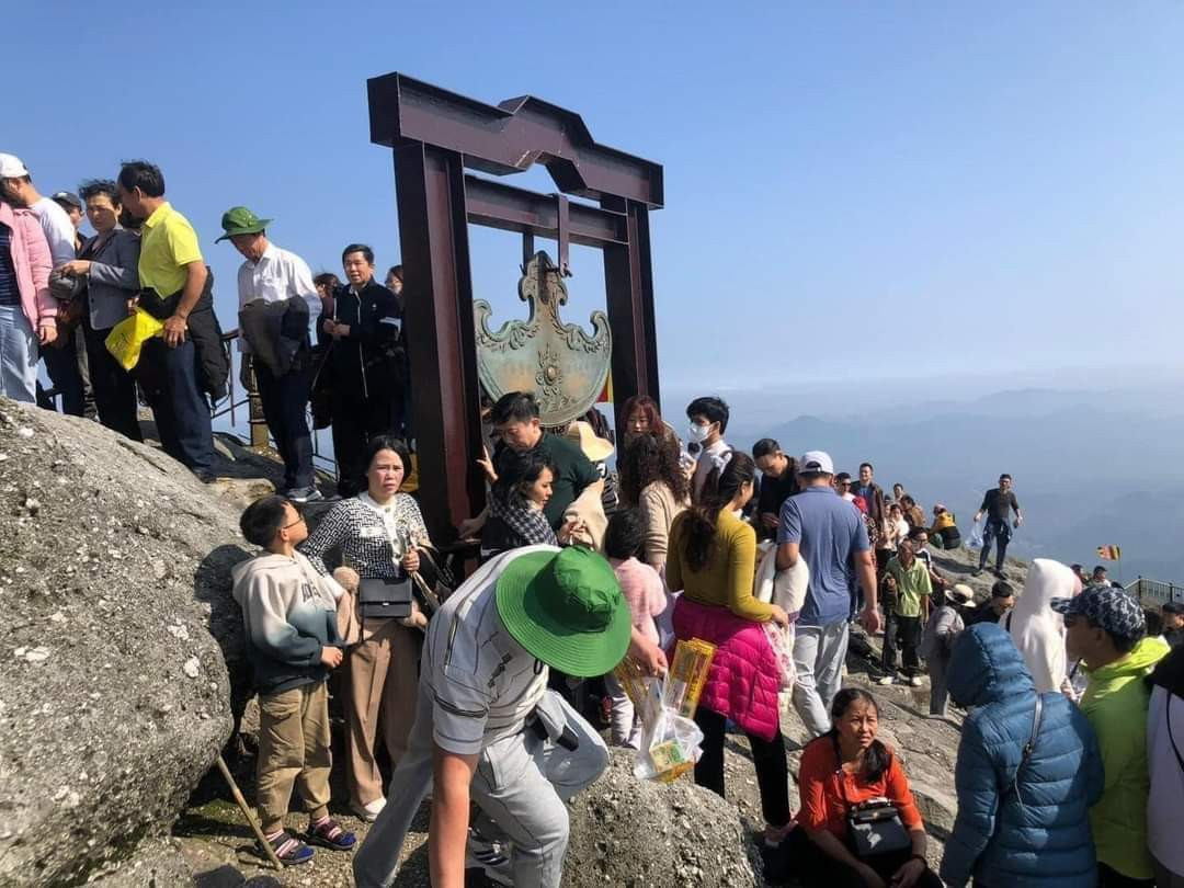 Hình ảnh chùa Đồng - Yên Tử ngày mùng 4 Tết.