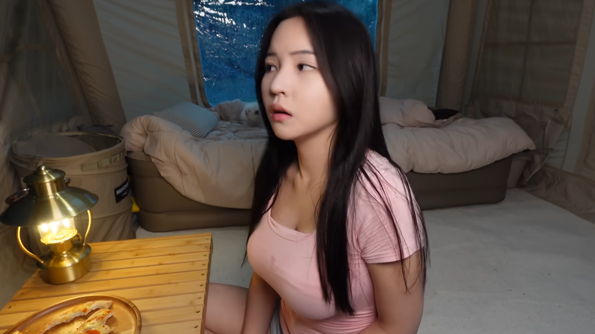 Kênh YouTube Uni Camp chỉ mới xuất hiện hơn một năm, nhưng hiện đang gây bão với vô số video “triệu view” đáng mơ ước.