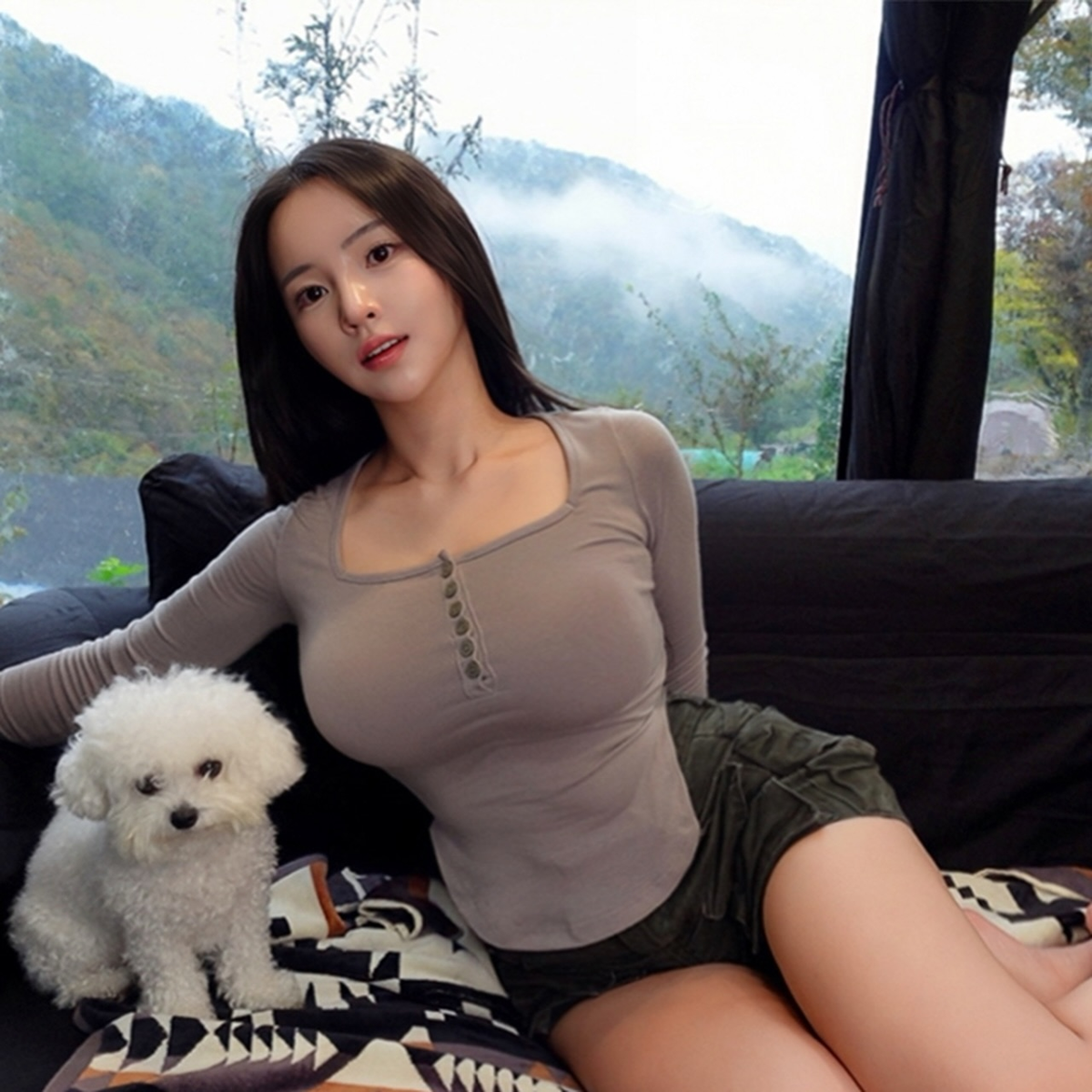 Không sử dụng các góc quay quá chuyên nghiệp, cũng không có ekip đông đảo như nhiều content creator khác, Uni Camp theo đuổi phong cách sinh tồn độc lập.