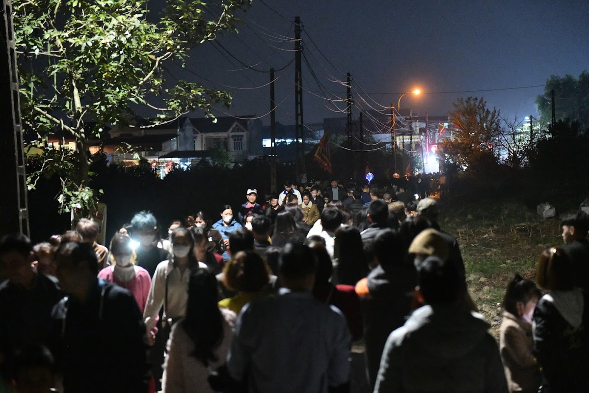 Từ Tết Nhâm Dần 2022, phiên chợ Âm Dương đã được phục dựng lại. Vẻ huyền bí và câu chuyện xung quanh phiên chợ đã được lan rộng đến nhiều tỉnh thành trên cả nước. Rất nhiều người đã cùng nhau đổ về làng Ó để cầu may mắn, bày tỏ nỗi nhớ quê hương và lòng thương nhớ đối với những người đã khuất.