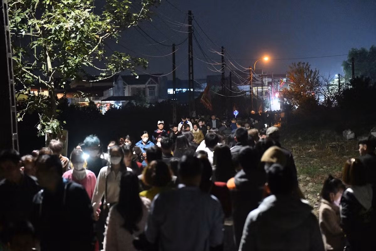 Từ Tết Nhâm Dần 2022, phiên chợ Âm Dương đã được phục dựng lại. Vẻ huyền bí và câu chuyện xung quanh phiên chợ đã được lan rộng đến nhiều tỉnh thành trên cả nước. Rất nhiều người đã cùng nhau đổ về làng Ó để cầu may mắn, bày tỏ nỗi nhớ quê hương và lòng thương nhớ đối với những người đã khuất.