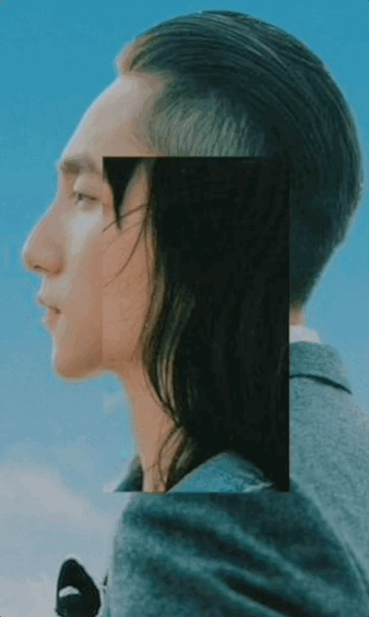 Điều khiến nhiều người bất ngờ đó chính là kéo tới đâu, bức ảnh của Hải Tú đều khớp không trật một pixel nào với Sơn Tùng.