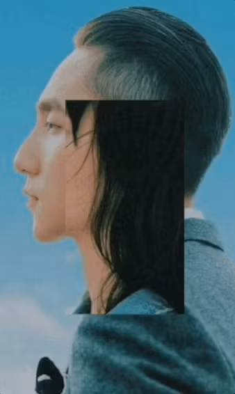 Điều khiến nhiều người bất ngờ đó chính là kéo tới đâu, bức ảnh của Hải Tú đều khớp không trật một pixel nào với Sơn Tùng.