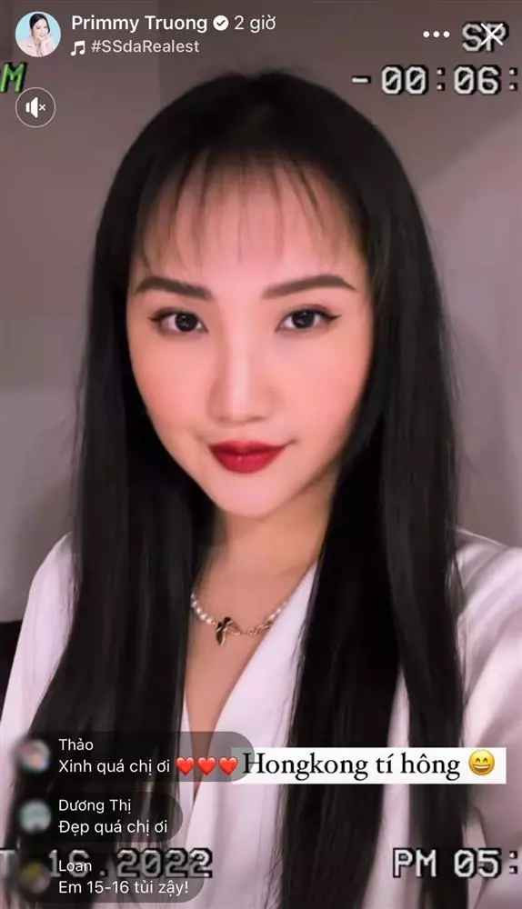 Có lẽ, việc chọn layout trang điểm theo phong cách con gái Hong Kong kết hợp sử dụng app khi quay clip đã khiến Primmy Trương trở nên "lạ hoắc" trong mắt nhiều người.