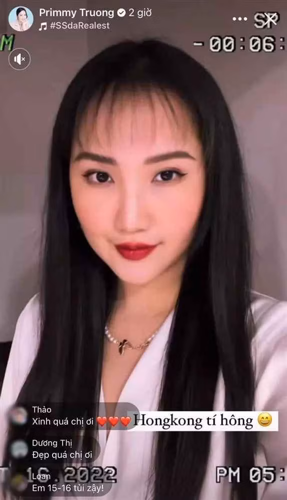 Có lẽ, việc chọn layout trang điểm theo phong cách con gái Hong Kong kết hợp sử dụng app khi quay clip đã khiến Primmy Trương trở nên "lạ hoắc" trong mắt nhiều người.