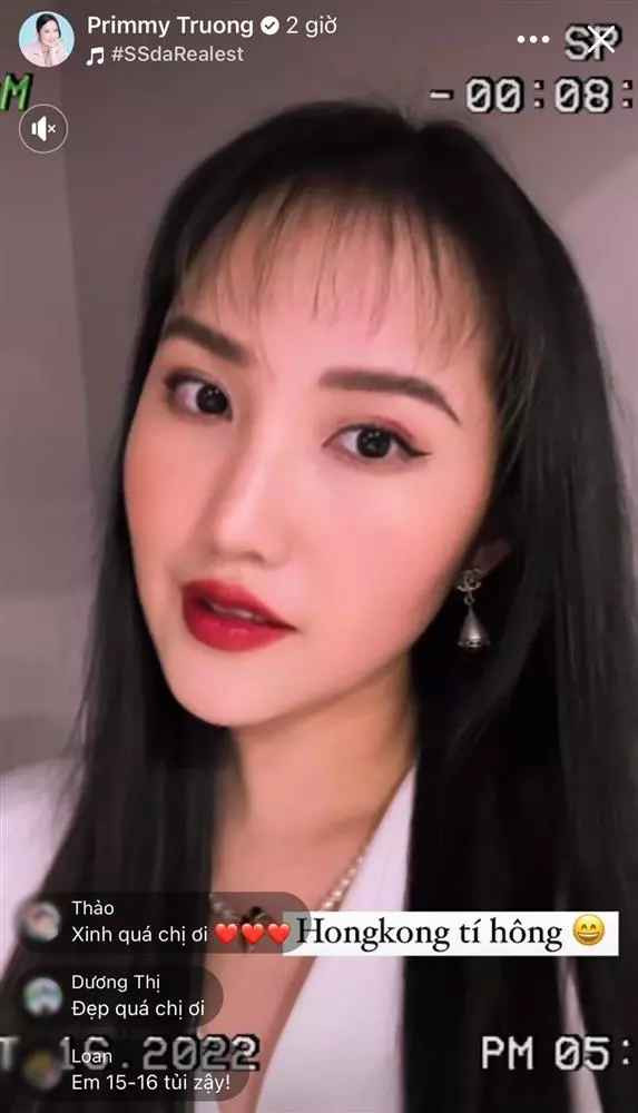 Trên story Facebook, Trương Minh Xuân Thảo (Primmy Trương) hào hứng chia sẻ clip ngắn quay cận gương mặt. Lần xuất hiện này, bà xã Phan Thành được nhận xét trông khá lạ lẫm.