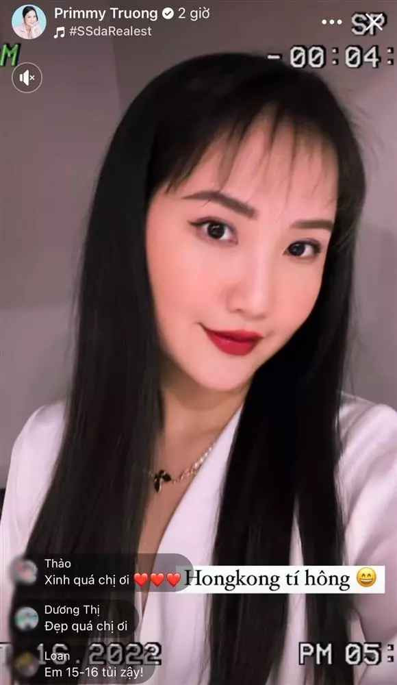 Cụ thể, bà xã thiếu gia Phan Thành làm tóc, lên đồ, make-up kĩ càng.