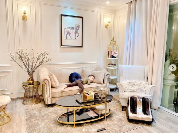 Hiện Ly Kute làm chủ chuỗi cửa hàng thời trang, tậu nhà, mua xế hộp tiền tỷ, cho con trai học trường quốc tế với mức chi phí đắt đỏ,...