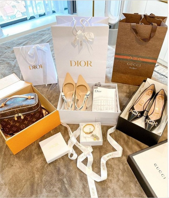 1 mình gồng gánh nhưng may mắn công việc kinh doanh thuận lợi, Ly Kute không những thường xuyên cho con trai đi du lịch mà còn có cuộc sống đầy sung túc.