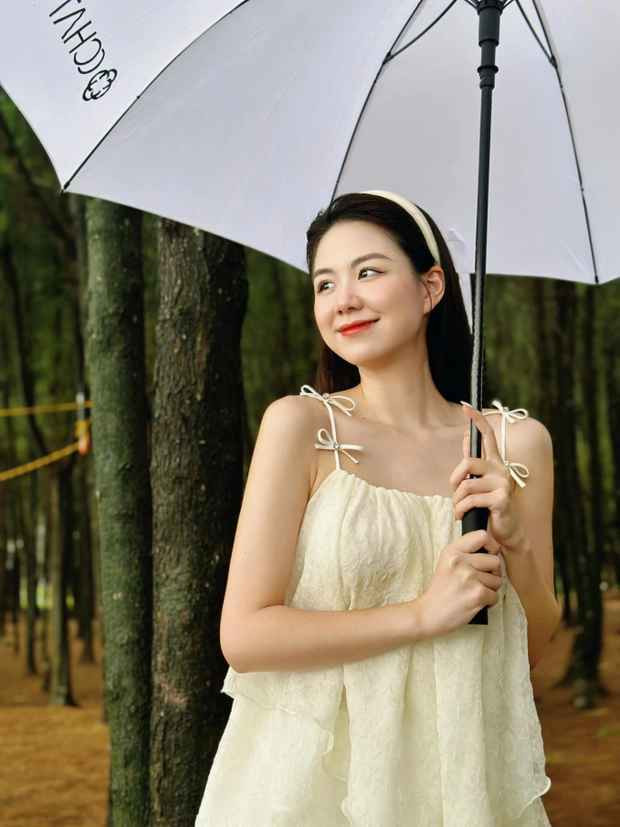 Nói về những bình luận của netizen, cô dâu xinh đẹp Minh Phụng tâm sự: “Thực ra mình không rõ định nghĩa thế nào là đại gia nhưng chắc chồng mình không phải đâu, chúng mình vẫn còn nghèo lắm...