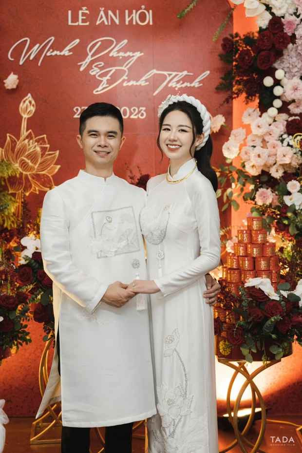 Với nhan sắc của mình đã giúp clip do Minh Phụng đăng tải thu về 2 triệu lượt xem trong 19 tiếng đồng hồ và nhận được hàng nghìn bình luận.