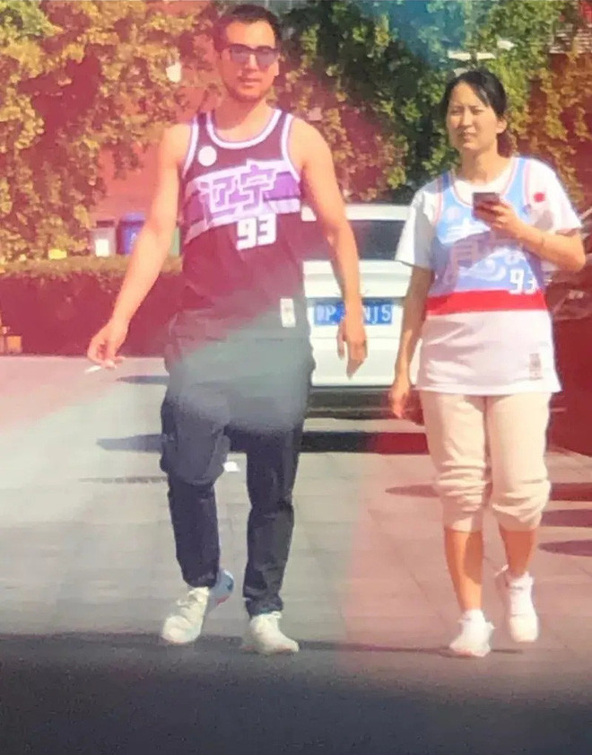 Chứng kiến nhan sắc thật của hot girl xứ Trung trên, dân mạng để lại những bình luận bày tỏ sự thất vọng trước hình ảnh này và nhiều người ngay lập tức unfollow cô nàng.